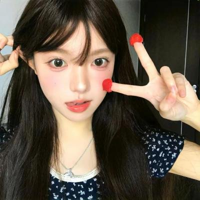 戴金丝边眼镜的人